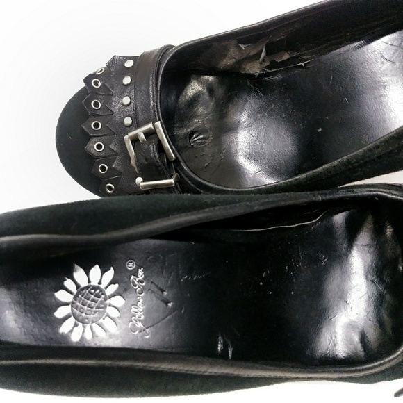 🚺 YELLOW BOX Black Suede & Leather Pumps - Picture 5 of 5